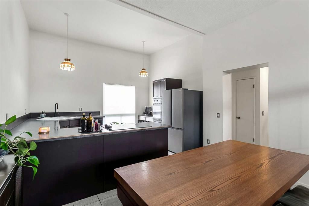 442 Brae Glen Crescent SW, Calgary — main listing photo