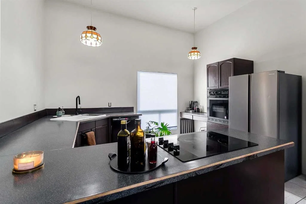 442 Brae Glen Crescent SW, Calgary — photo 4 of 41