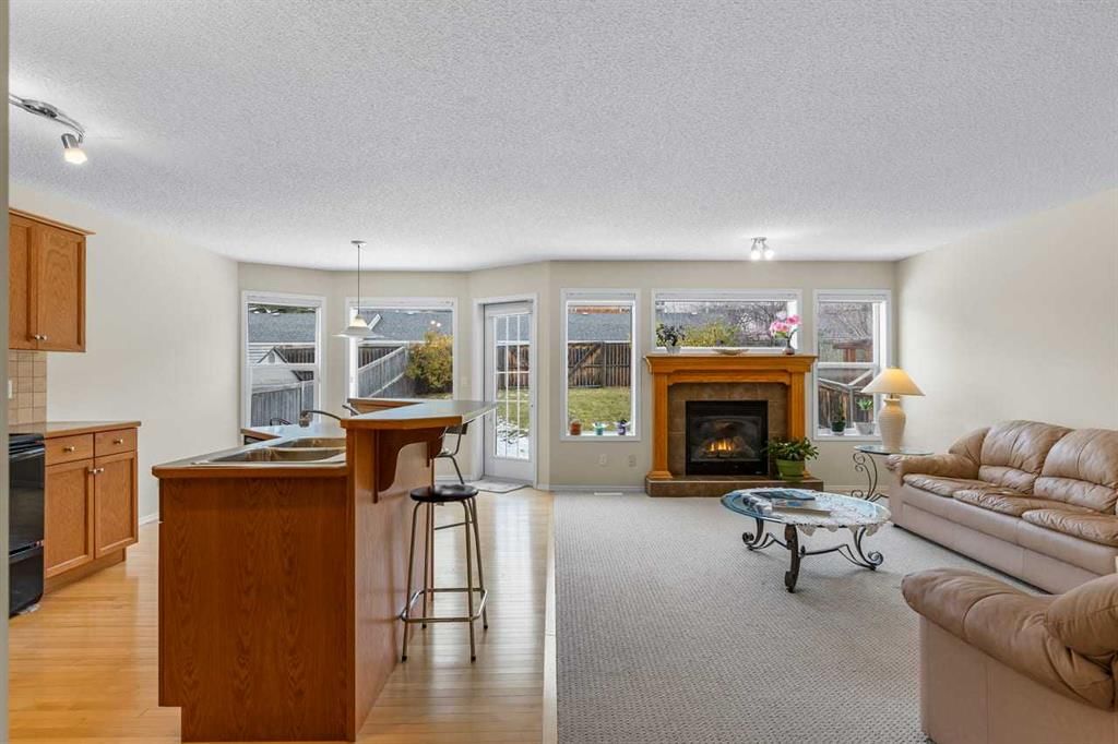 303 Springborough Way SW, Calgary — photo 4 of 40