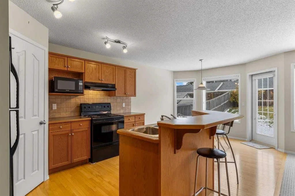303 Springborough Way SW, Calgary — photo 5 of 40