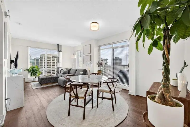 3306, 930 6 Avenue SW, Calgary — main listing photo
