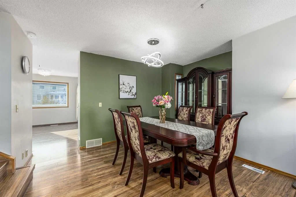 509 Hawkstone Drive NW, Calgary — photo 2 of 39
