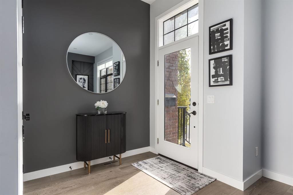 2106 49 Avenue SW, Calgary — photo 4 of 50