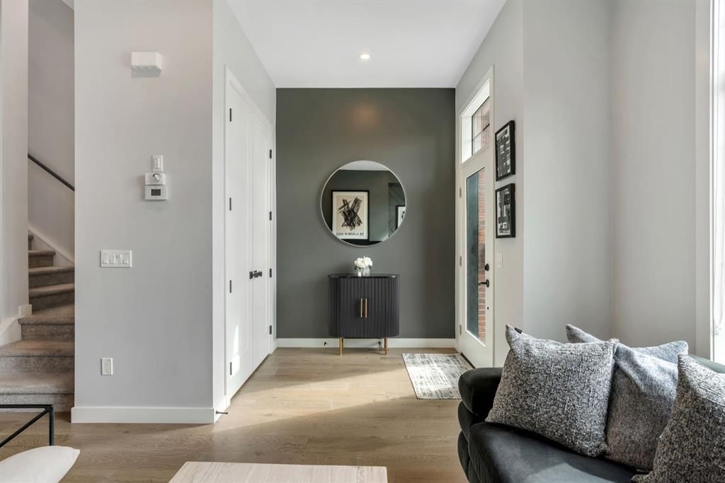 2106 49 Avenue SW, Calgary — photo 5 of 50