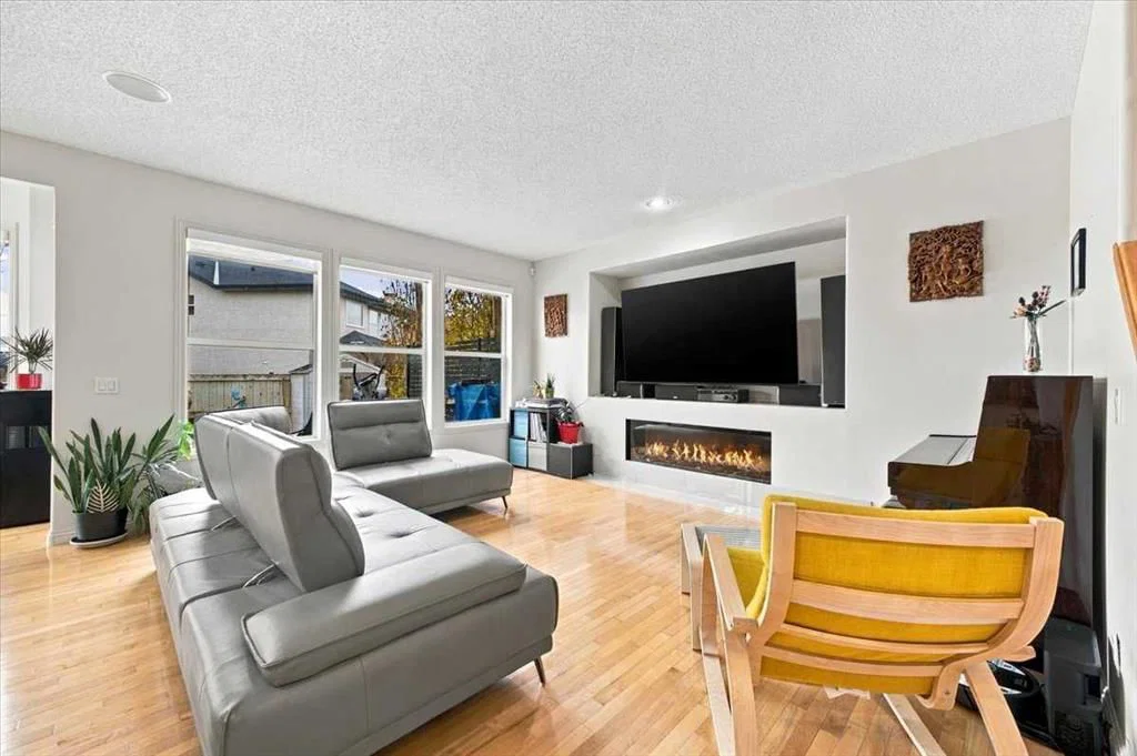 262 Everstone Drive SW, Calgary — photo 3 of 50