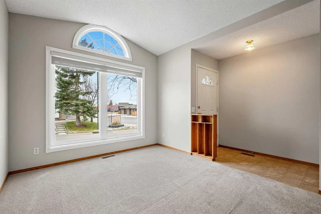 2 Rivercrest Villas SE, Calgary — photo 4 of 50