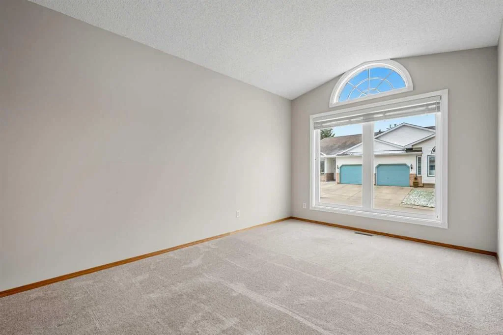 2 Rivercrest Villas SE, Calgary — photo 5 of 50