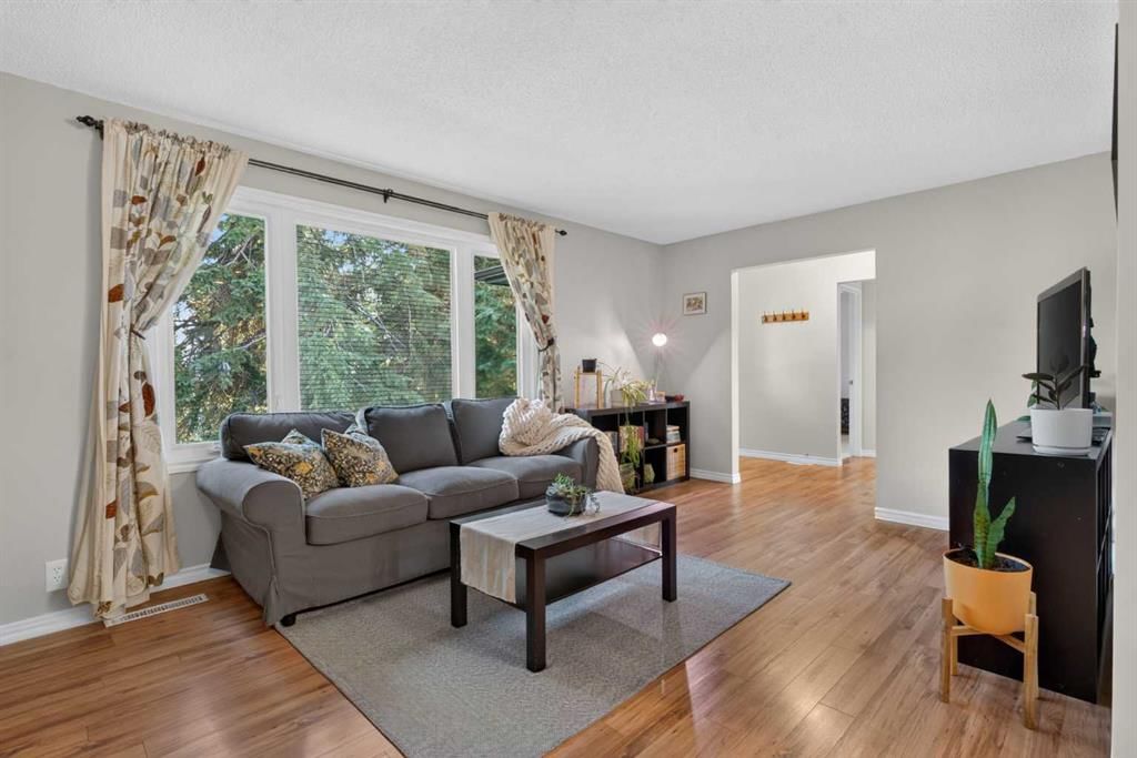 292 Silver Brook Way NW, Calgary — photo 4 of 28