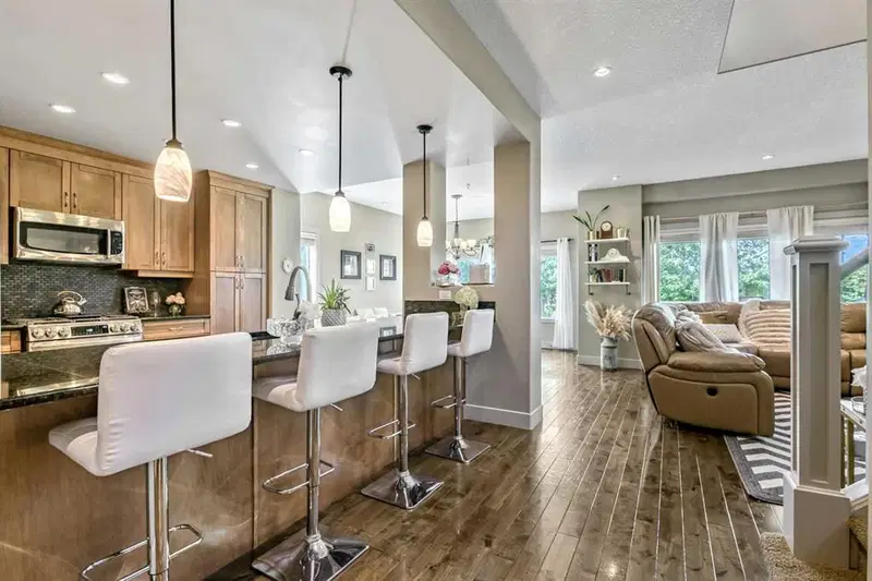 315 Mahogany Court SE, Calgary — photo 4 of 37