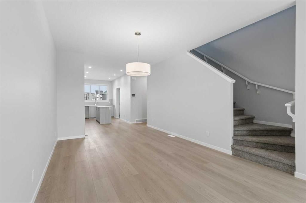 66 Creekview Avenue SW, Calgary — photo 5 of 20