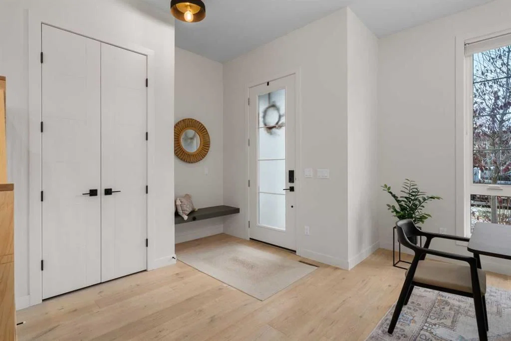 7712 36 Avenue NW, Calgary — photo 2 of 50