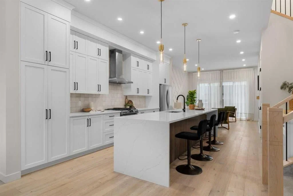 7712 36 Avenue NW, Calgary — photo 4 of 50