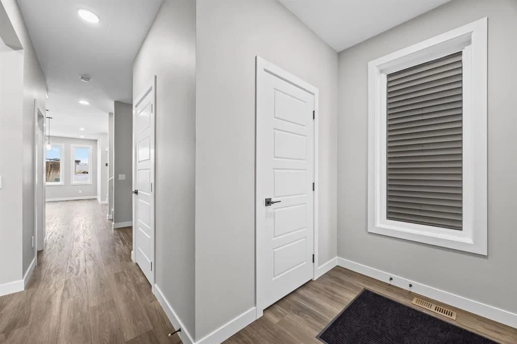 14607 24 Street NW, Calgary — photo 5 of 46