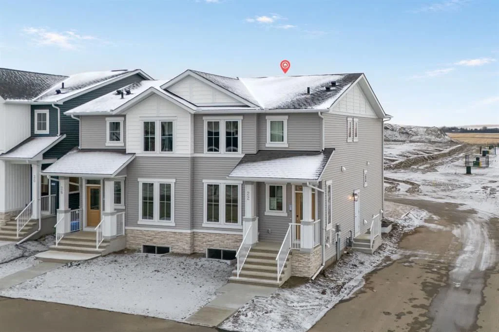 22 Ambleridge Avenue NW, Calgary — photo 4 of 46