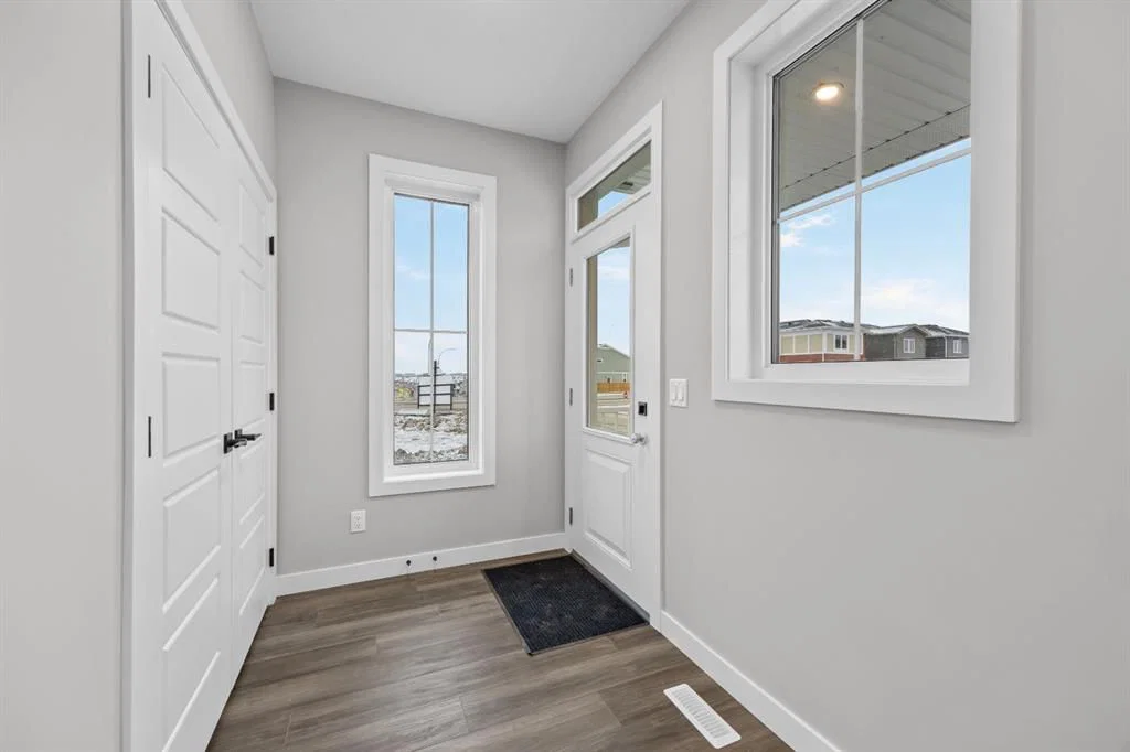 22 Ambleridge Avenue NW, Calgary — photo 5 of 46