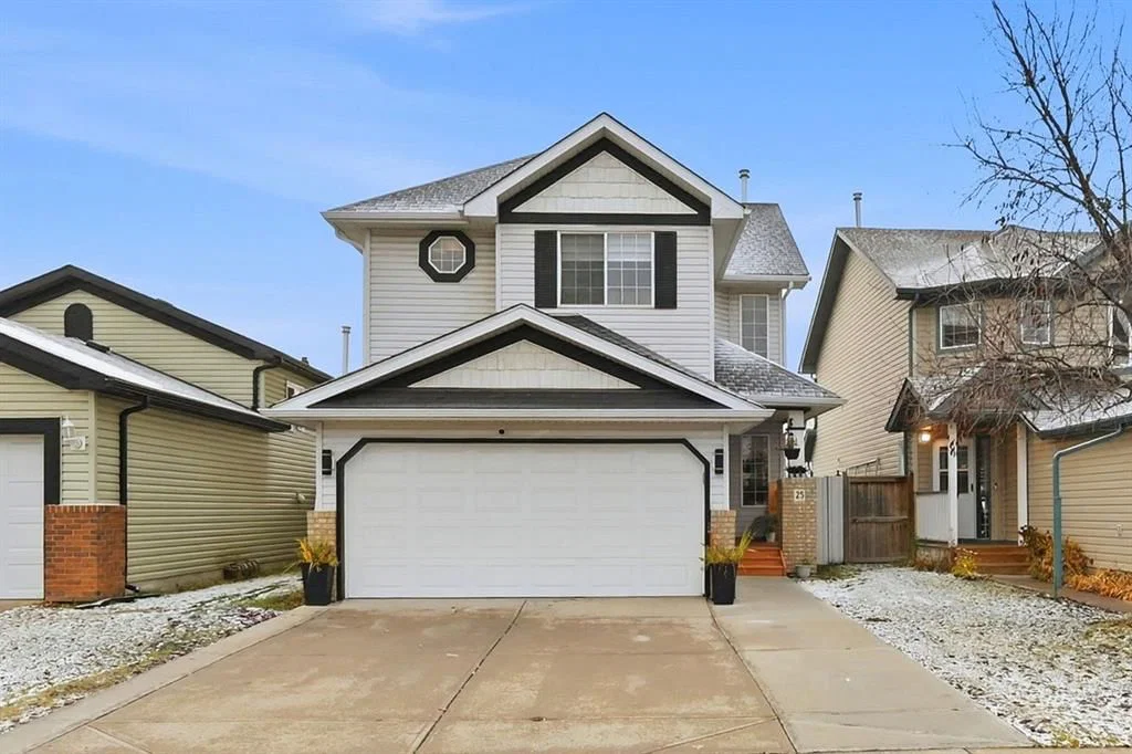 25 Martin Crossing Green NE, Calgary — photo 2 of 46