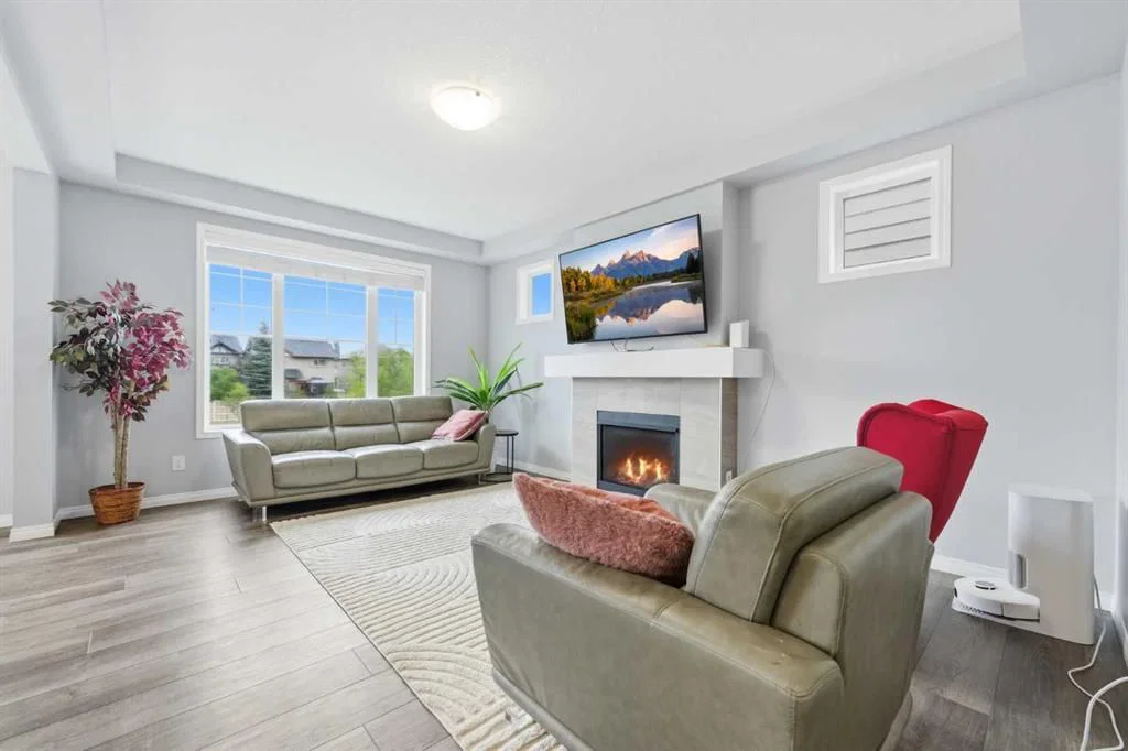102 Yorkville Green SW, Calgary — photo 5 of 49