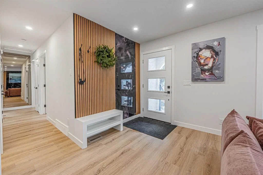 6756 Huntchester Road NE, Calgary — photo 5 of 47