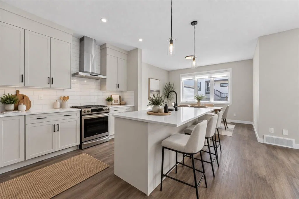 581 Hotchkiss Drive SE, Calgary — photo 5 of 39