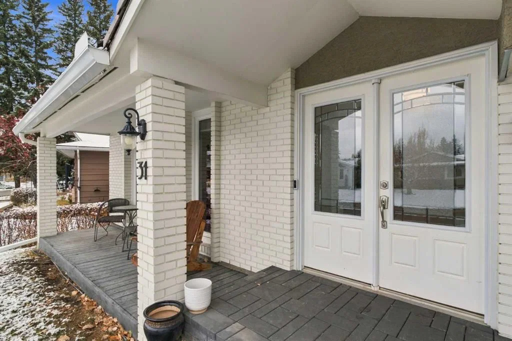 31 Lake Linnet Close SE, Calgary — photo 2 of 50