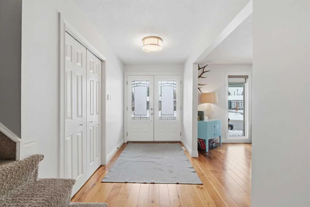 31 Lake Linnet Close SE, Calgary — photo 5 of 50