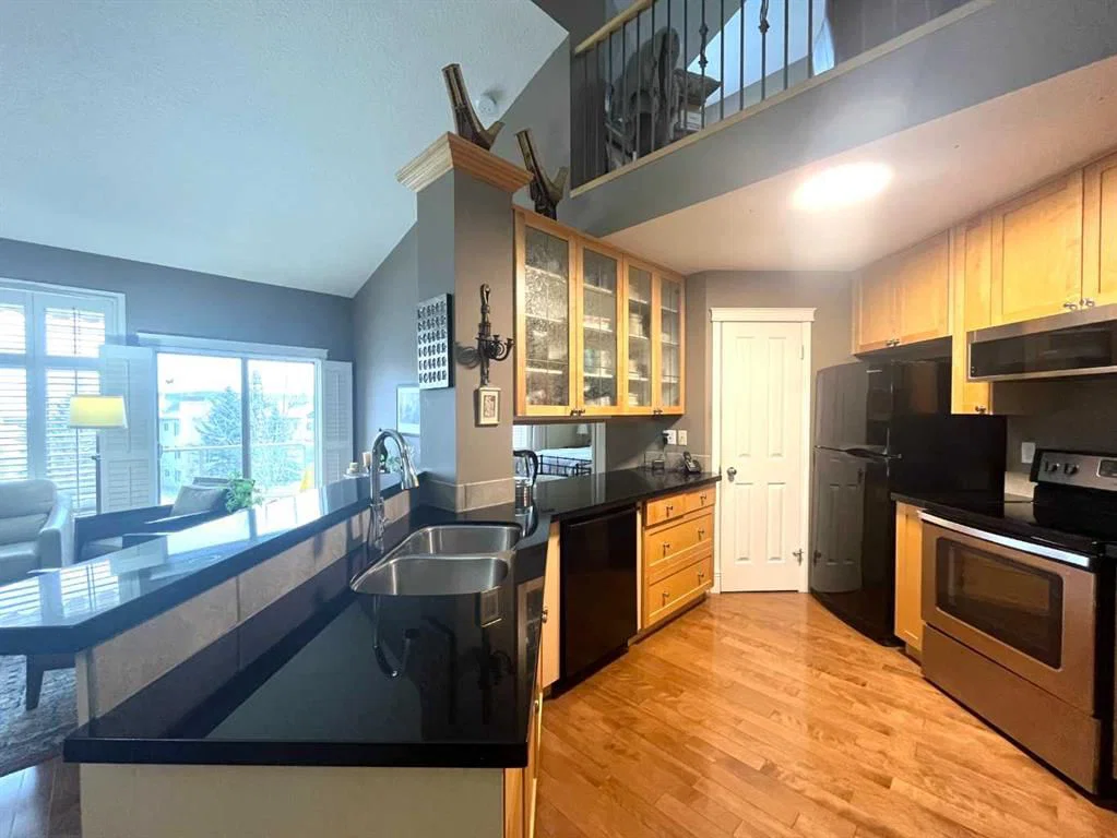 11 SPRINGBANK Terrace SW, Calgary — photo 3 of 25