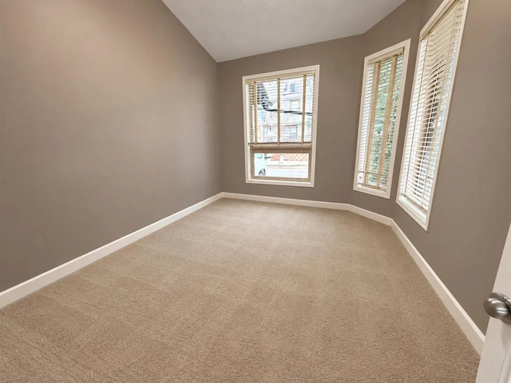 11 SPRINGBANK Terrace SW, Calgary — photo 4 of 25