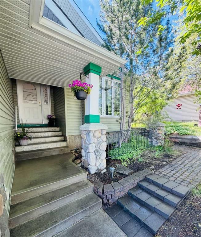 13 Somerset Gate SW, Calgary — photo 2 of 34