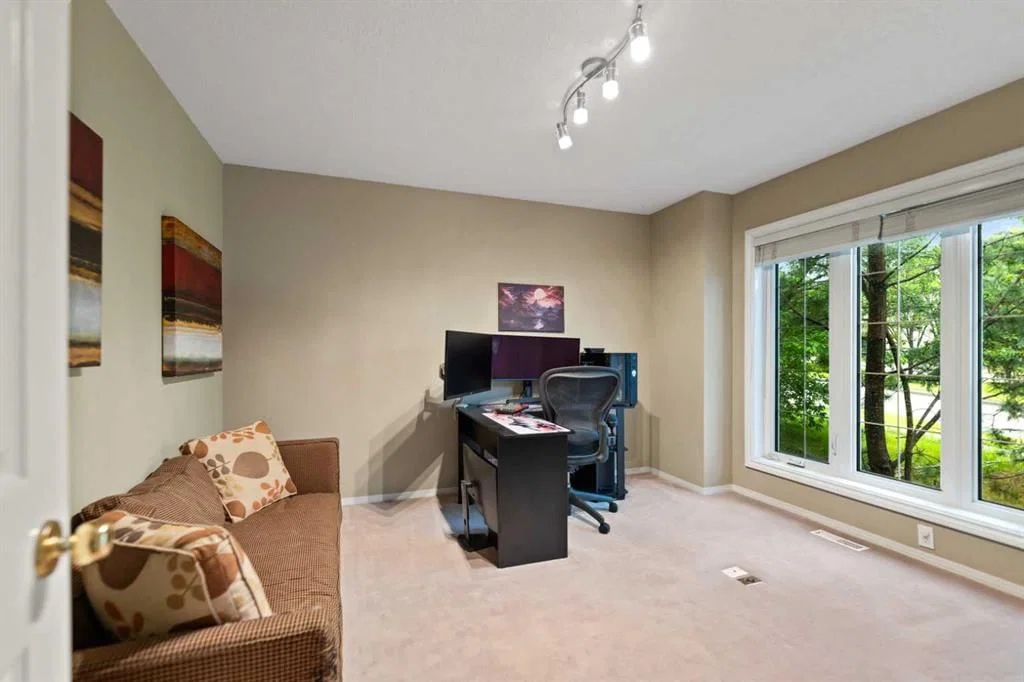 13 Somerset Gate SW, Calgary — photo 5 of 34