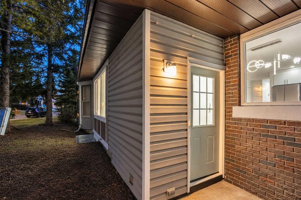 3509 49 Street SW, Calgary — photo 3 of 50