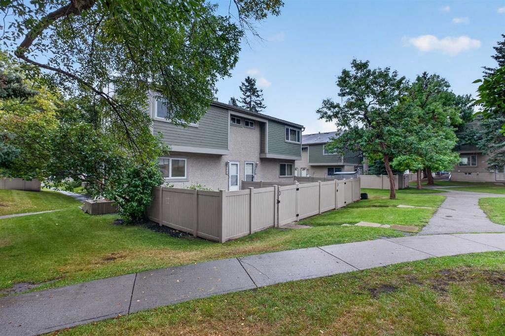 442, 406 Blackthorn Road NE, Calgary — photo 2 of 42