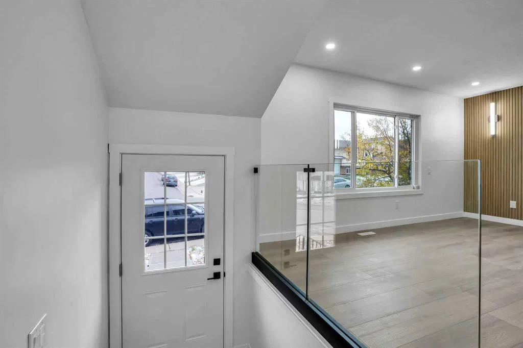28 Sandstone Hill NW, Calgary — photo 3 of 50
