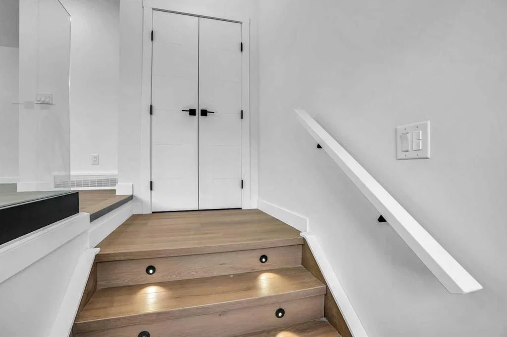 28 Sandstone Hill NW, Calgary — photo 4 of 50