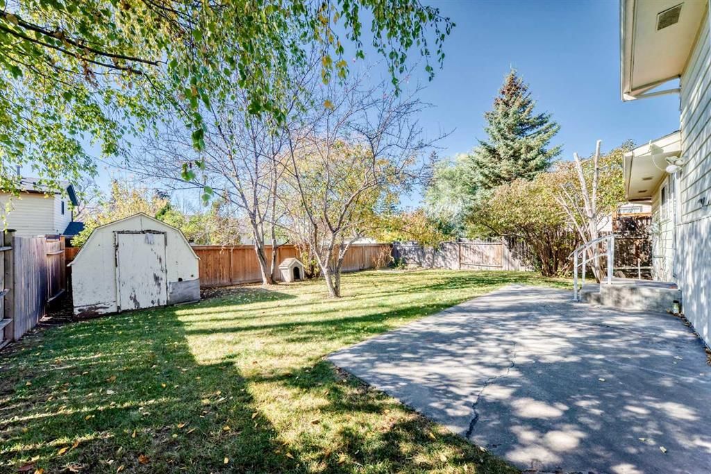 143 Deer Ridge Way SE, Calgary — photo 4 of 50