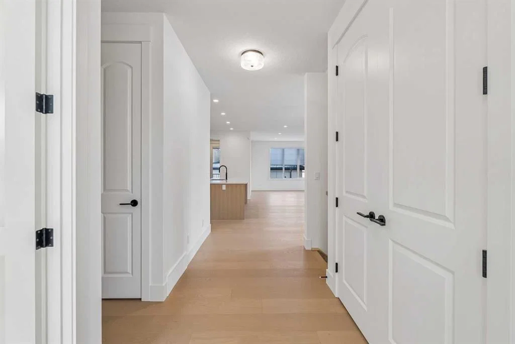 218 Calais Drive SW, Calgary — photo 3 of 31