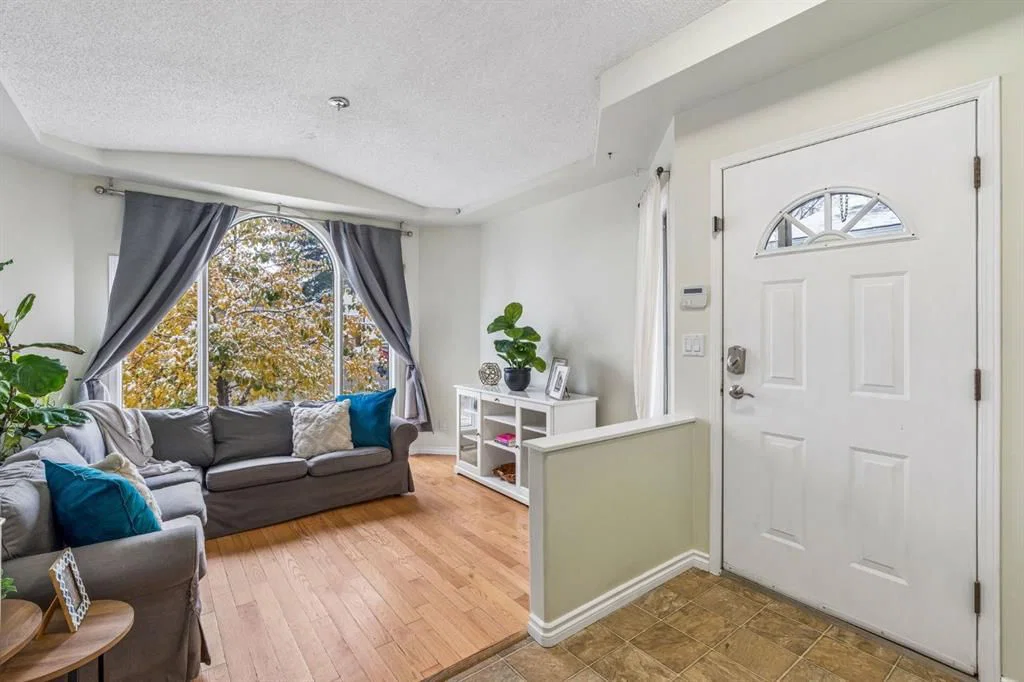 48 Millbank Road SW, Calgary — photo 2 of 24