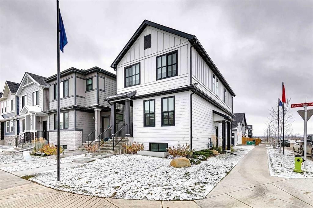 652 Buffaloberry Manor SE, Calgary — photo 2 of 44
