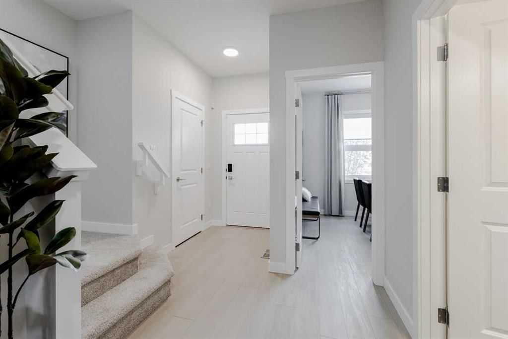 1373 Apine Avenue SW, Calgary — photo 2 of 34