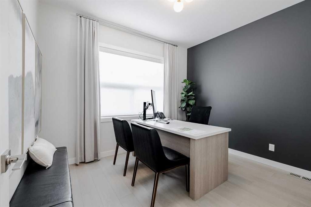 1373 Apine Avenue SW, Calgary — photo 3 of 34