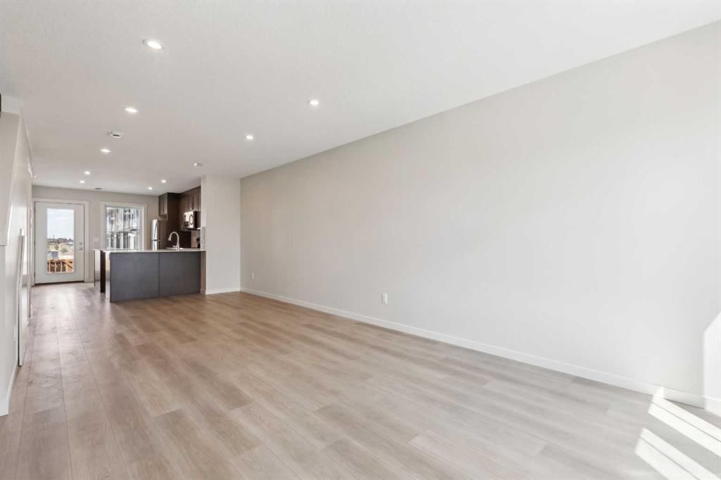 84 Livingston Parade NE, Calgary — photo 2 of 31