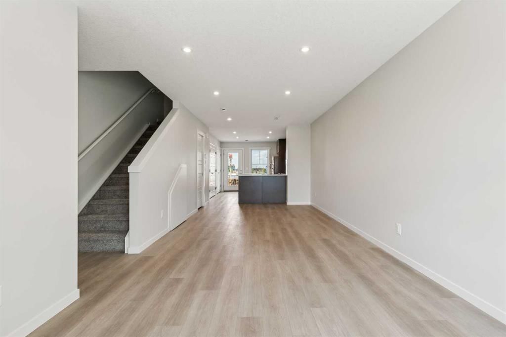 84 Livingston Parade NE, Calgary — photo 3 of 31