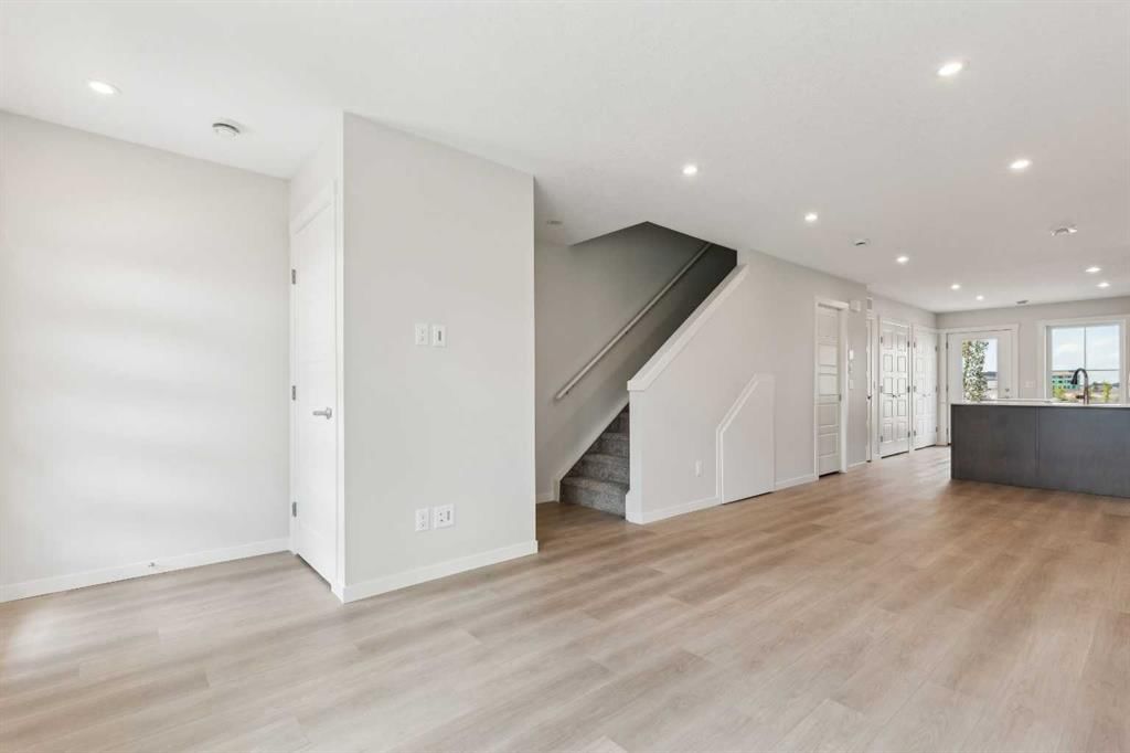 84 Livingston Parade NE, Calgary — photo 4 of 31